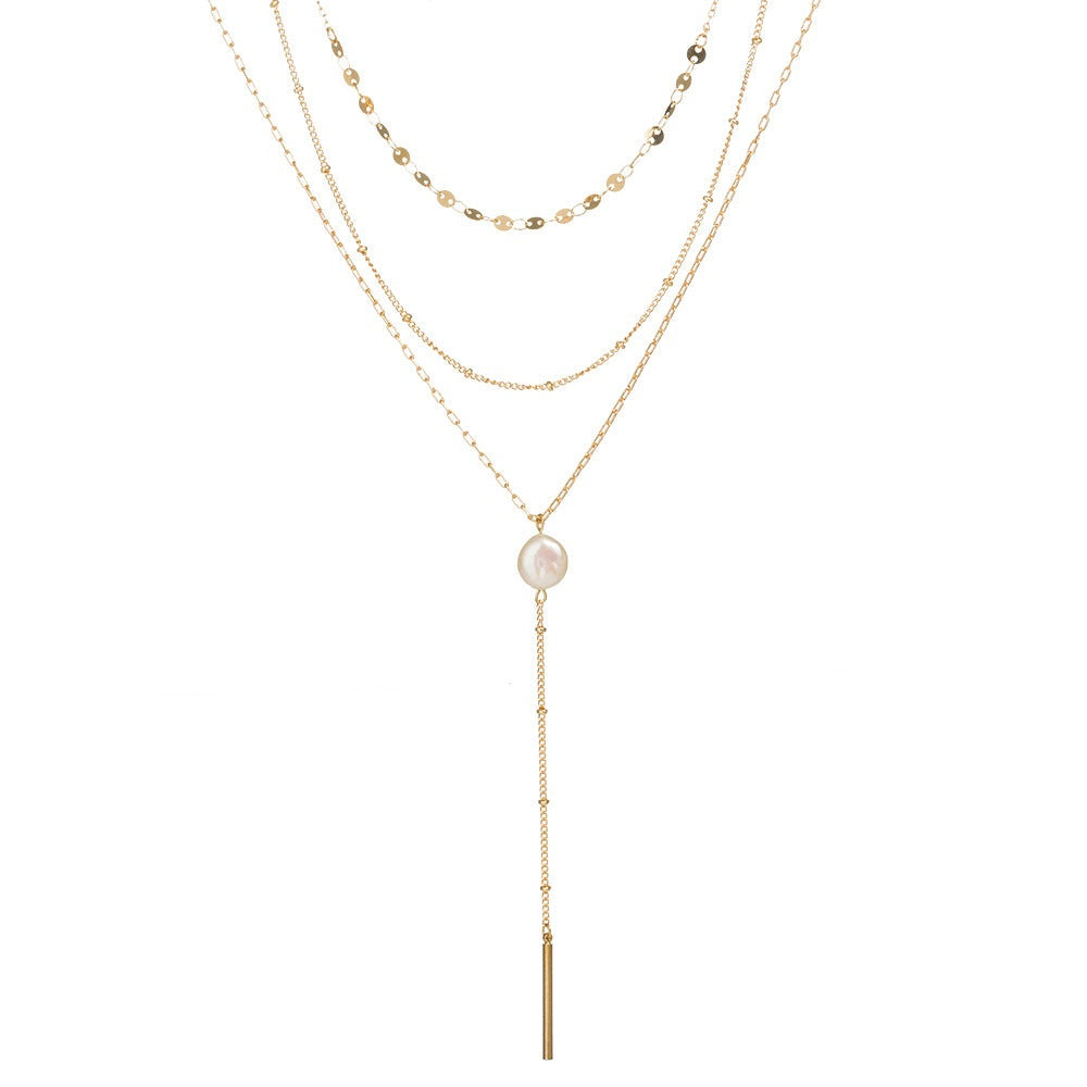 Multilayered gold necklace with pearl pendent